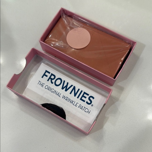 Frownies Facial Patches - Pink (box opened but inside package never opened) - Picture 4 of 5